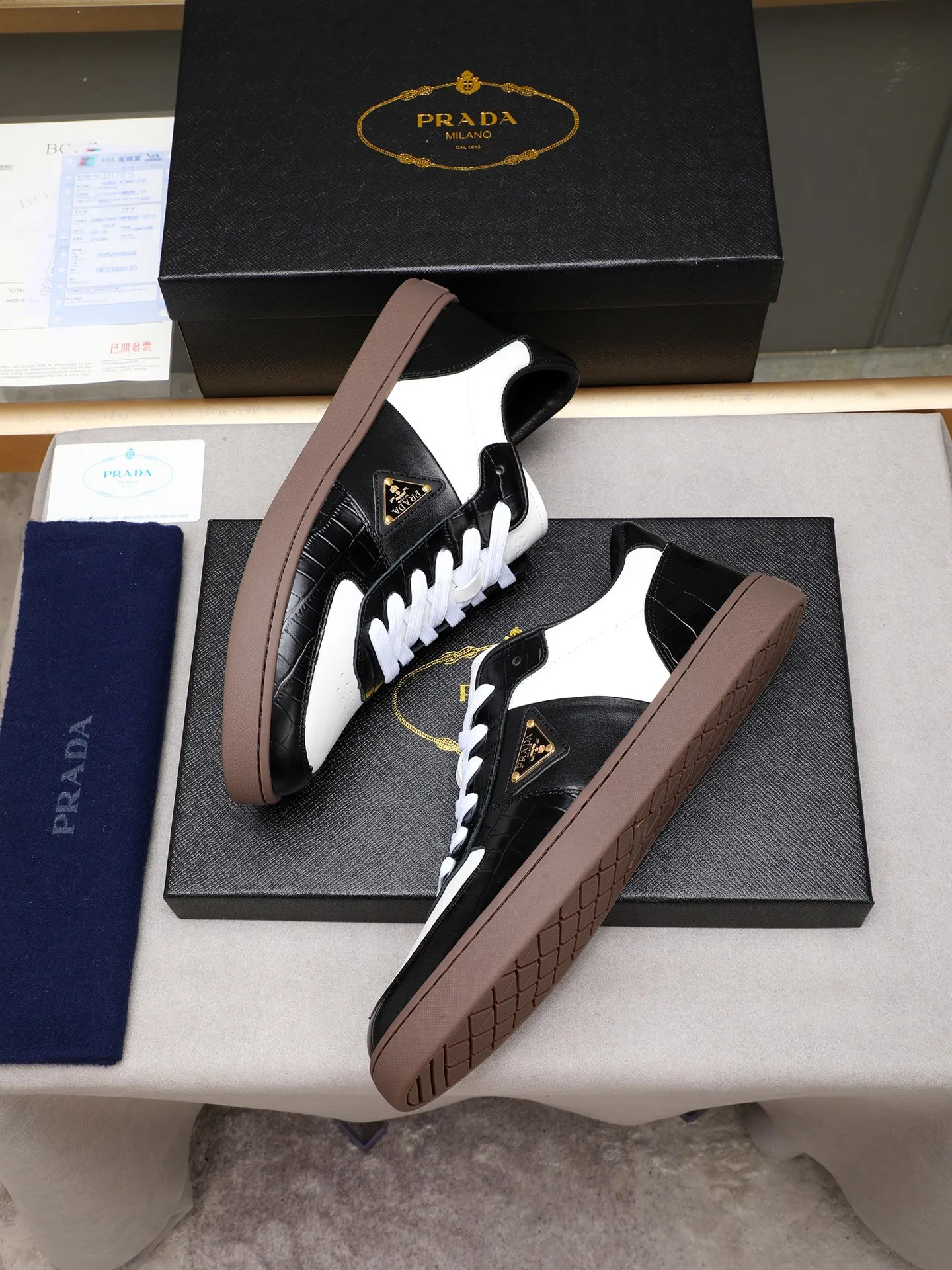 Men's shoes💰420💰 Brand: PRADA (Prada) Standard code: Men's code 38–44 (45 can be customized) Material: Original cowhide, breathable sheep lining Special outsole Style category: Men's fashionable casual sneakers Low-key luxury! Color: actual picture color